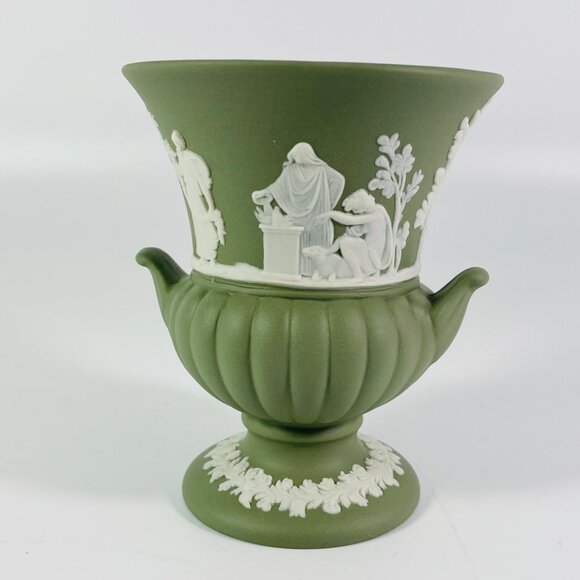 Vintage 70's Wedgwood Jasperware Green Sage Small Urn Vase England - Picture 3 of 7